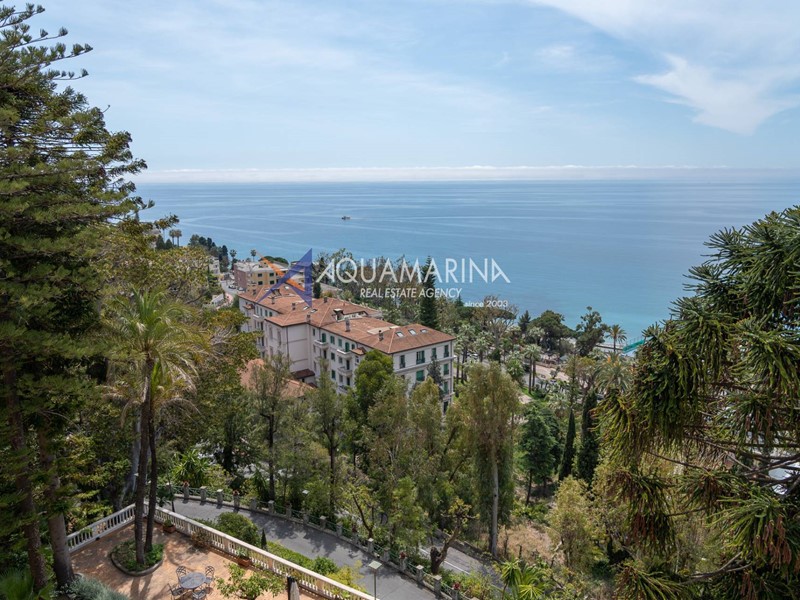 Appartamento in Vendita a Ospedaletti, 700'000€, 120 m²