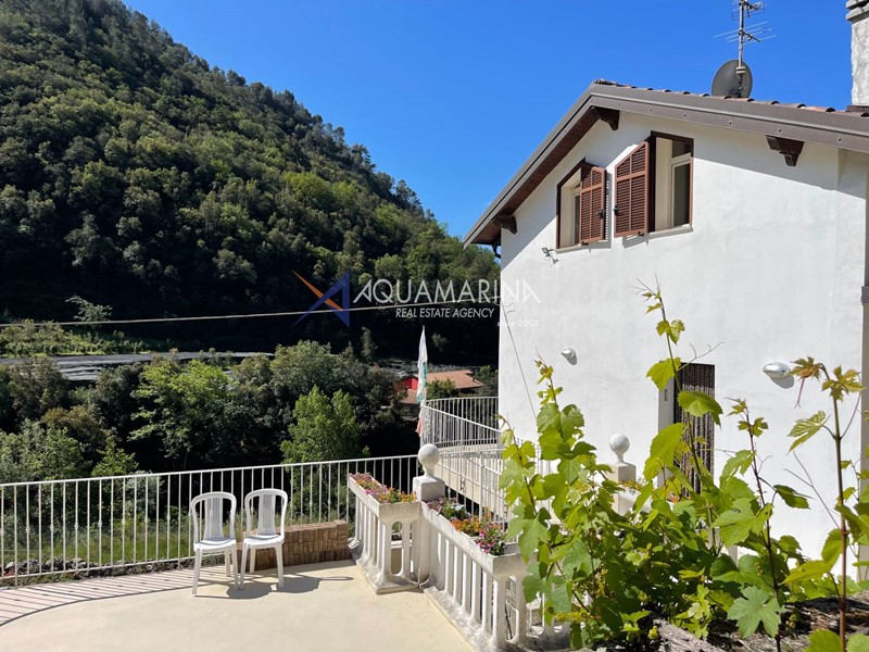 Villa in Vendita a Dolceacqua, 320'000€, 187 m²