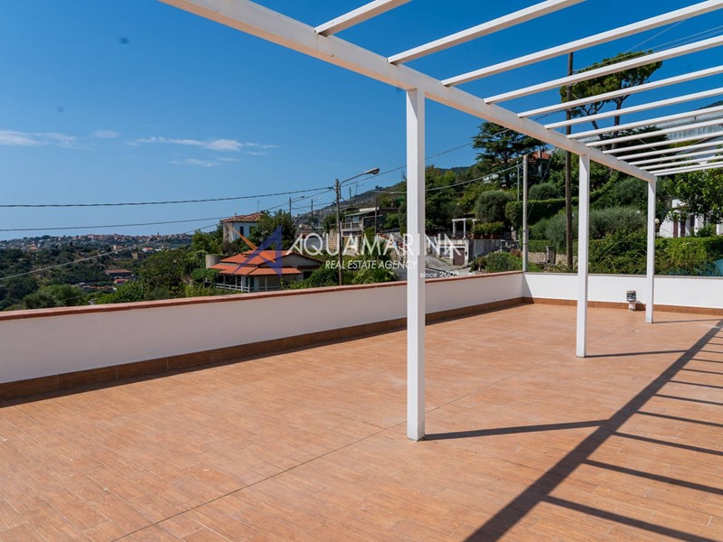 Villa in Vendita a Sanremo, 350'000€, 100 m²