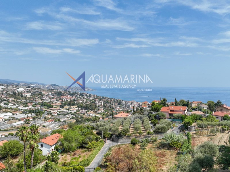 Villa in Vendita a Sanremo, 415'000€, 200 m²