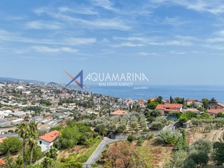 Villa in Vendita a Sanremo, 415'000€, 200 m²