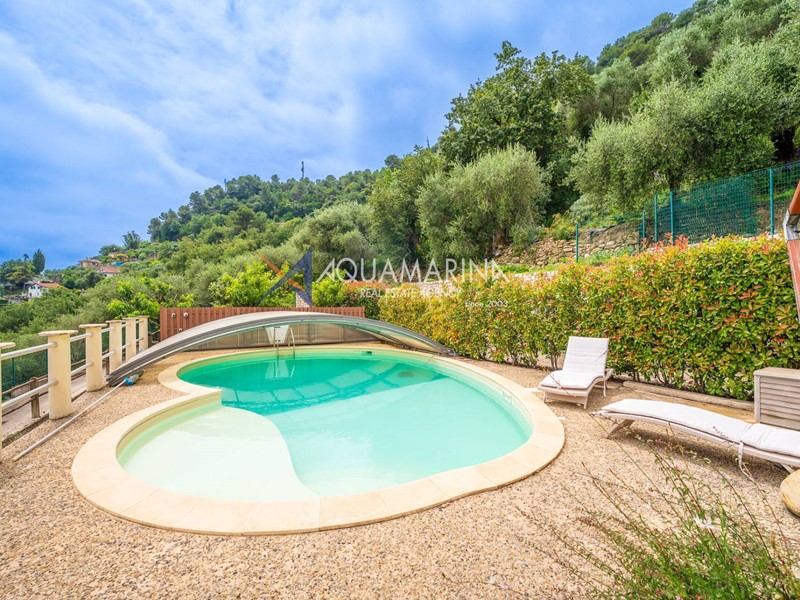 Villa in Vendita a Camporosso, 1'075'000€, 400 m²