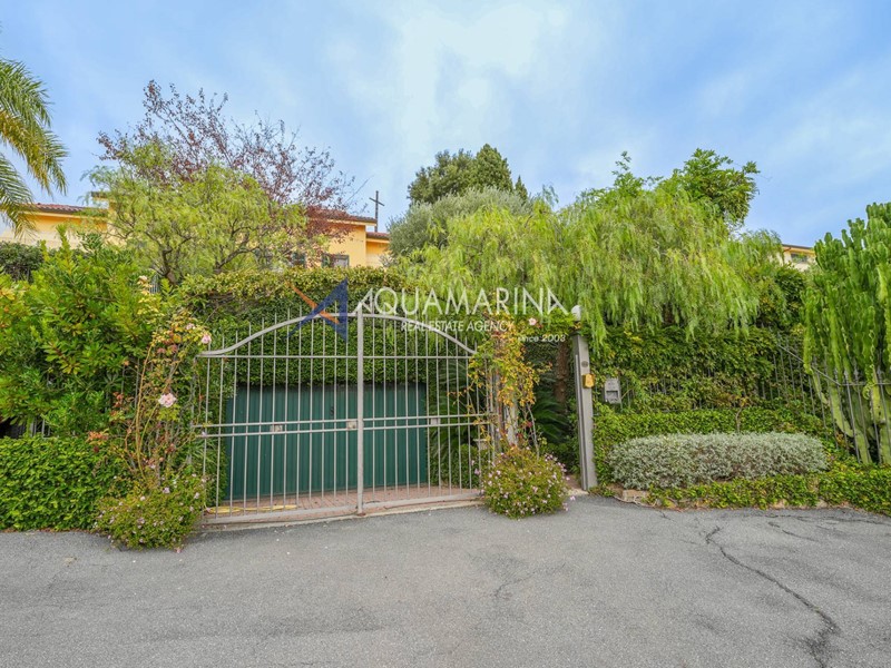 Villa in Vendita a Sanremo, 715'000€, 245 m²