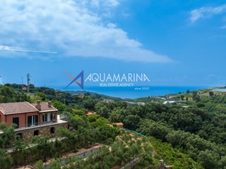 Villa in Vendita a Terzorio, 790'000€, 230 m²