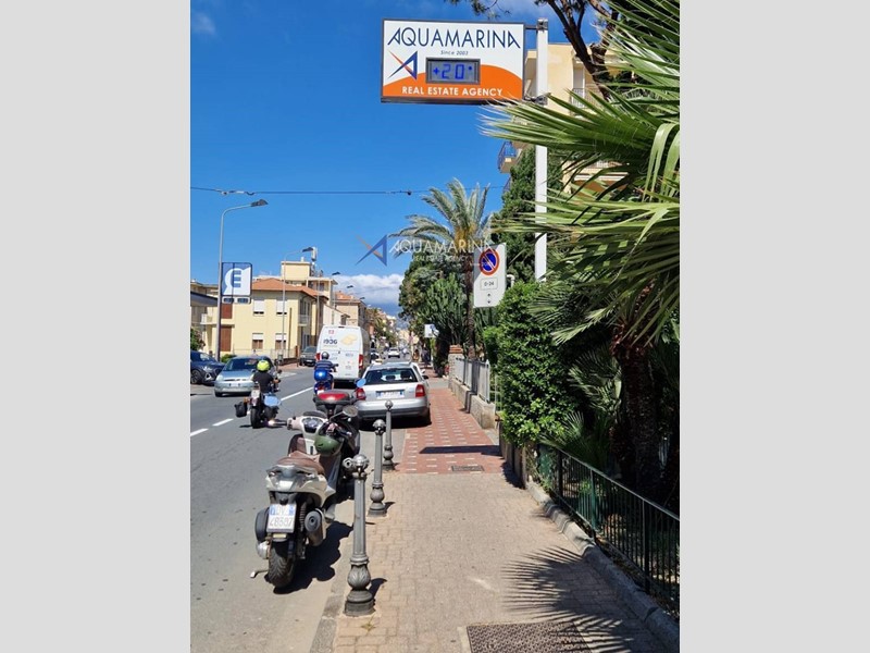 Ufficio in Affitto a Bordighera, 250€, 12 m²