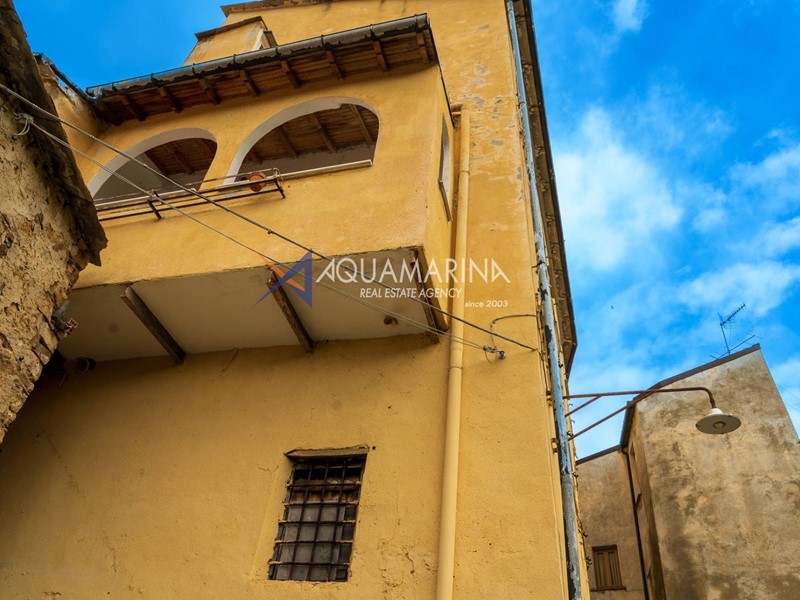 Appartamento in Vendita a Imperia, 230'000€, 192 m²