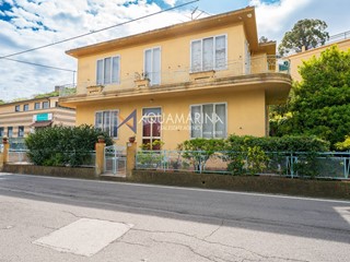 Villa in Vendita a Sanremo, 390'000€, 190 m²