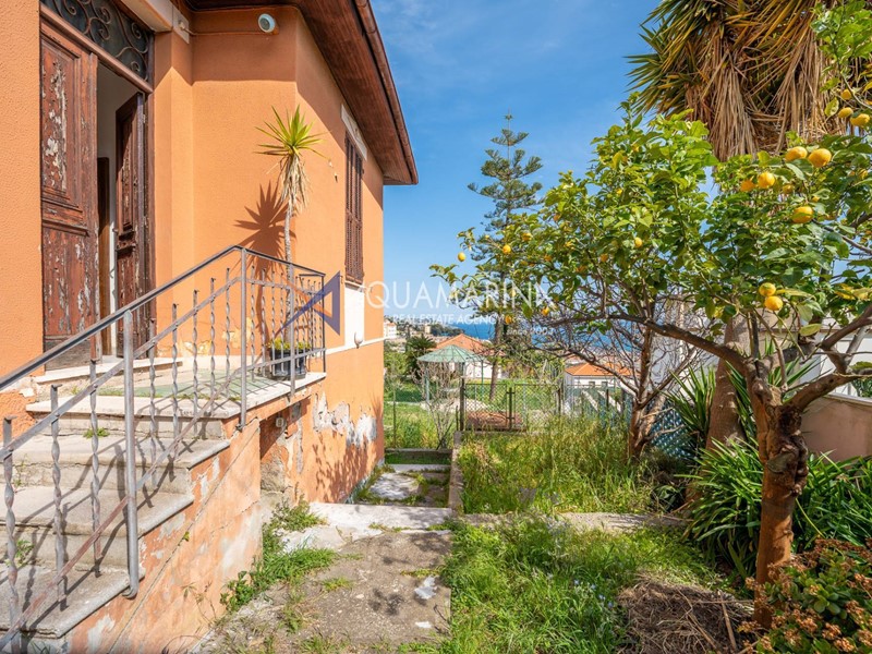 Villa in Vendita a Sanremo, 280'000€, 180 m²