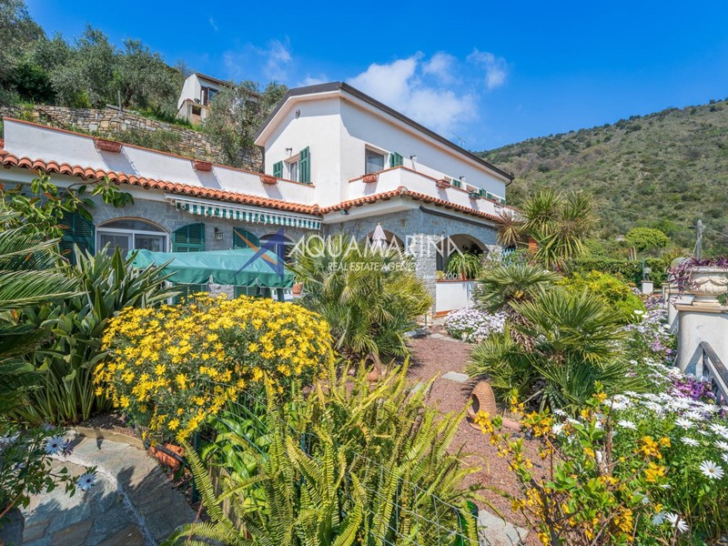 Villa in Vendita a Sanremo, 360'000€, 190 m²