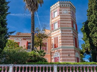 Appartamento in Vendita a Imperia, 280'000€, 176 m²