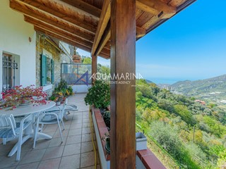 Villa in Vendita a Vallebona, 390'000€, 200 m²