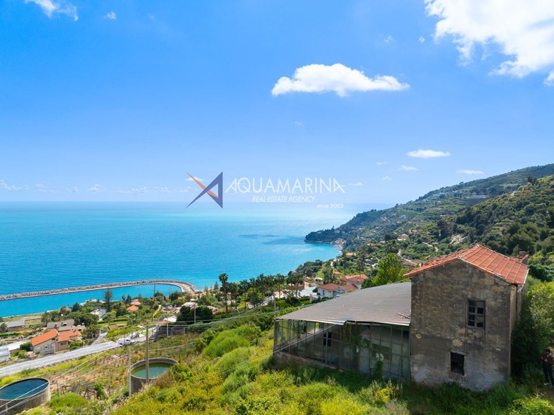 Villa in Vendita a Ospedaletti, 800'000€, 500 m²