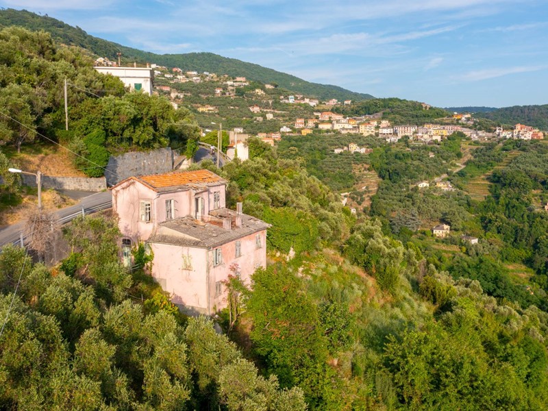 Villa in Vendita a Cogorno, 210'000€, 259 m²