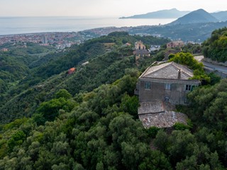 Casa Semi Indipendente in Vendita a Cogorno, 190'000€, 293 m²