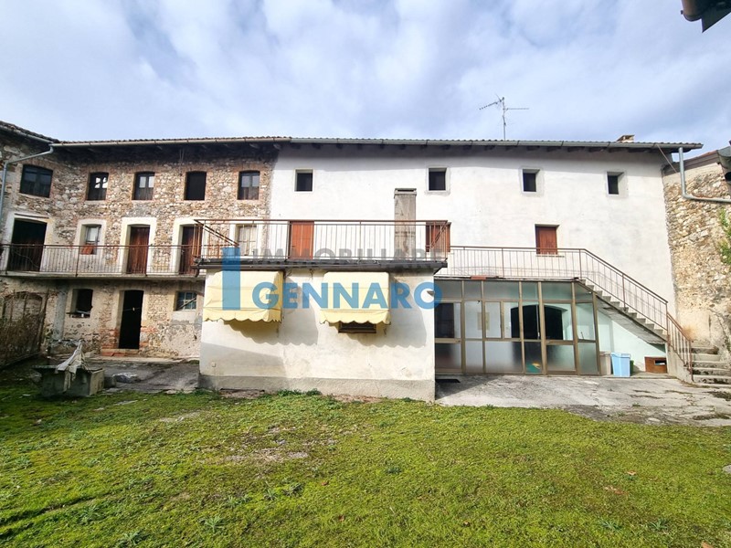 Casa Indipendente in Vendita a Tavagnacco, 168'000€, 400 m²