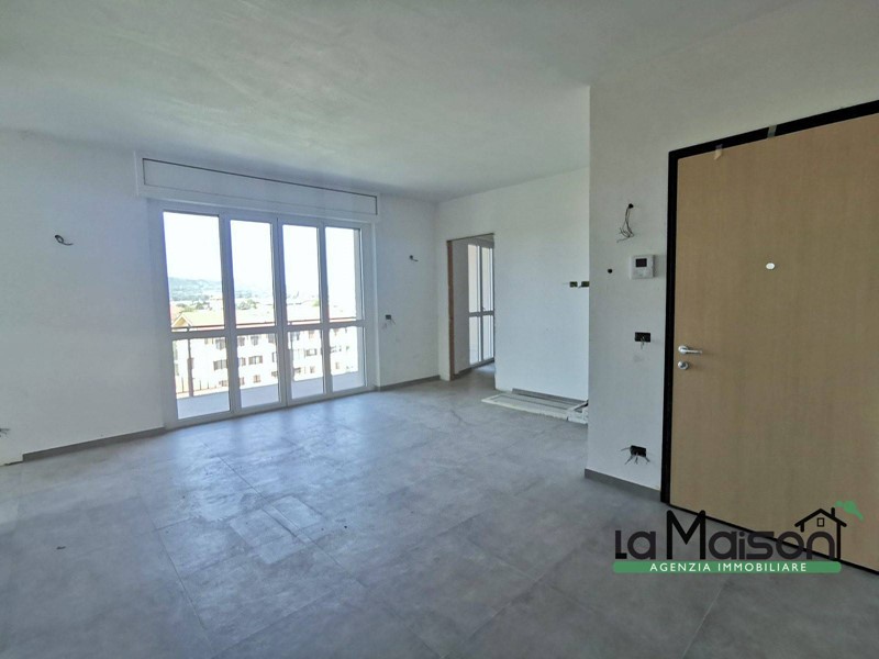 Quadrilocale in Vendita a Strambino, 240'000€, 140 m²