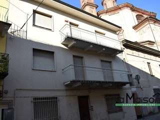 Casa Semi Indipendente in Vendita a Borgomasino, 72'000€, 250 m²