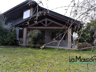 Villa in Vendita a Roppolo, 360'000€, 380 m²