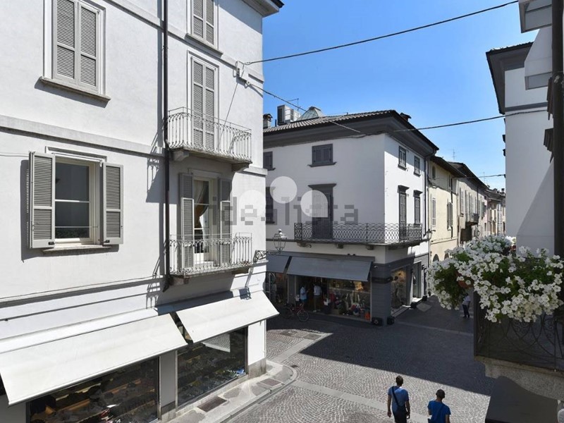 Ufficio in Affitto a Crema, 200&euro;, 240 m²