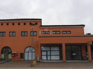 Immobile commerciale in Vendita a Verolanuova, 400'000€, 830 m²