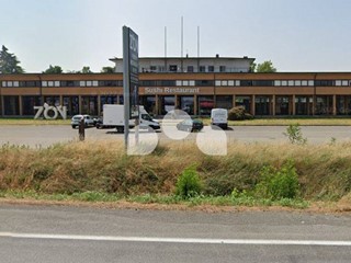Immobile commerciale in Affitto a Spino d'Adda, 3'340€, 1000 m²