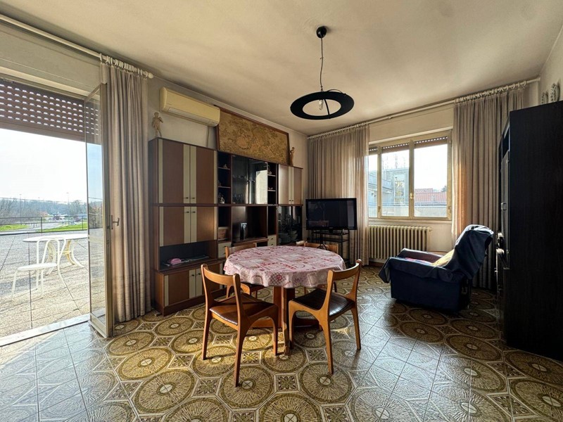 Casa Indipendente in Vendita a Cardano al Campo, 330'000€, 607 m²