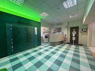 Attività commerciale in Vendita a Ispra, 420'000€, 365 m²