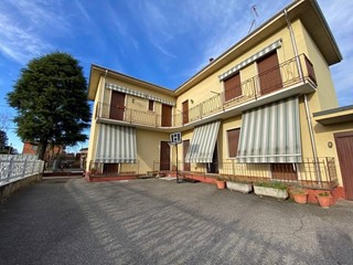 Appartamento in Vendita a Cardano al Campo, 230'000€, 205 m²