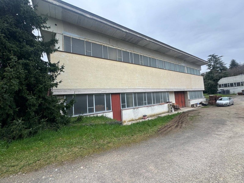 Magazzino in Affitto a Cassano Magnago, 1'600€, 650 m²
