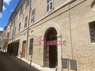 Appartamento in Vendita a Corridonia, 40'000&euro;, 228 m²