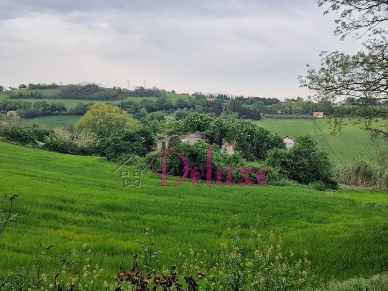 Rustico in Vendita a Montecosaro, 65'000&euro;, 300 m²