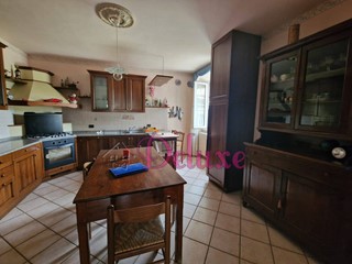 Casa Indipendente in Vendita a Treia, 260'000&euro;, 300 m²