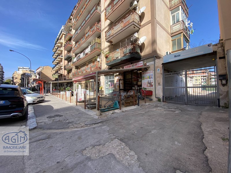 Box in Vendita a Palermo, 195'000€, 640 m²