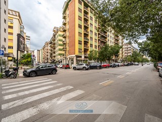 Immobile commerciale in Affitto a Palermo, 3'200€, 370 m²