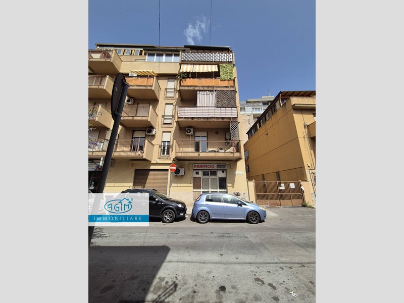 Immobile commerciale in Vendita a Palermo, 80'000€, 87 m²