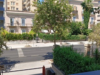 Ufficio in Affitto a Palermo, 4'500€, 550 m²