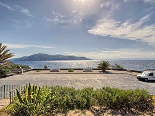 Villa in Vendita a Santa Marina Salina, 480'000€, 120 m²