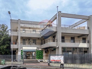 Immobile commerciale in Vendita a Guidonia Montecelio, 159'000€, 100 m²