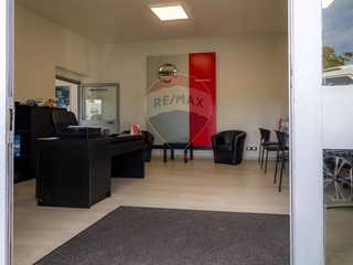 Immobile commerciale in Vendita a Guidonia Montecelio, 189'000€, 630 m²