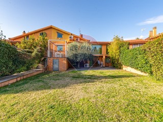 Casa Semi Indipendente in Vendita a Roma, 590'000€, 243 m²