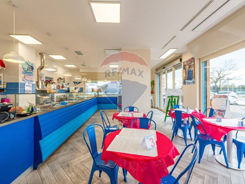 Immobile commerciale in Vendita a Roma, 380'000€, 114 m²