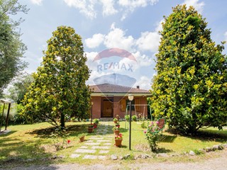 Casa Indipendente in Vendita a Trecastelli, 345'000€, 300 m²