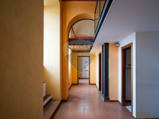 Ufficio in Affitto a Senigallia, 1'200€, 103 m²