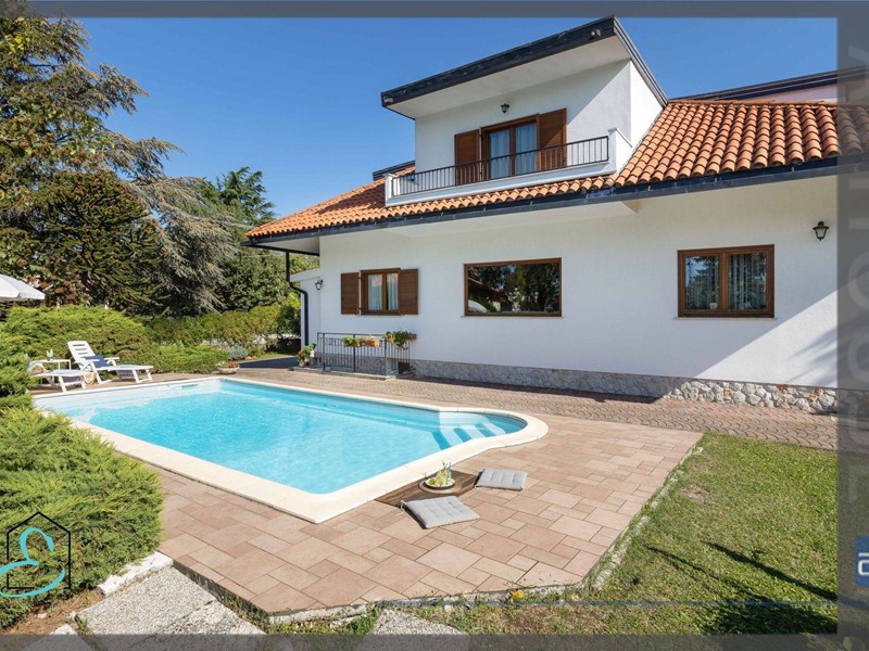 Villa in Vendita a Trieste, 1'070'000€, 297 m²