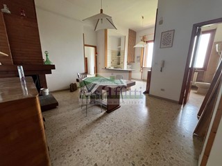 Trilocale in Vendita a Brittoli, 53'000€, 83 m²