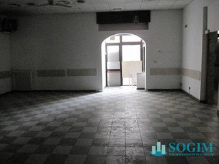 Immobile commerciale in Affitto a Sesto San Giovanni, 2'500€, 322 m²