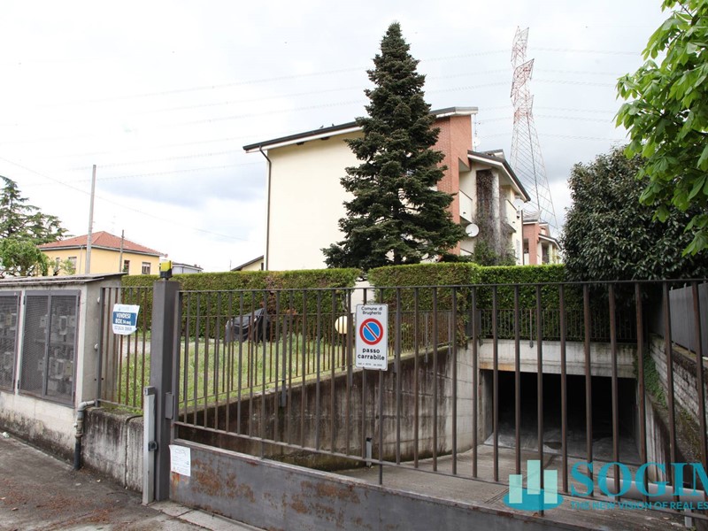 Magazzino in Vendita a Brugherio, 62'000€, 74 m²