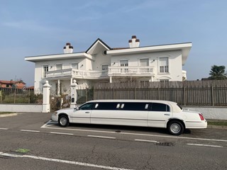 Villa in Vendita a Lainate, 1'800'000€, 1280 m², con Box