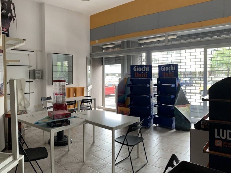 Negozio in Affitto a Milano, 525€, 63 m²