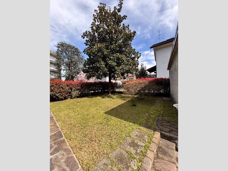 Villa in Vendita a Rho, 485'000€, 215 m²